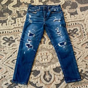 American Eagle Outfitter Jeans distressed move free athletic fit. Size 28 x 28